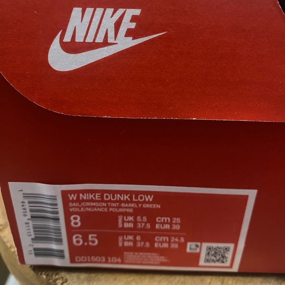 Nike dunk low barely green 8W 6,5GS - Picture 2 of 5